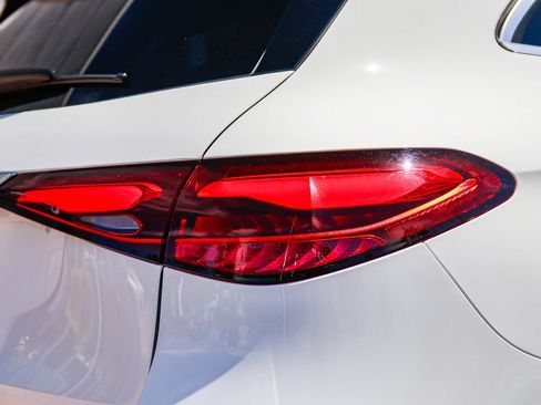 Used 2024 Mercedes-Benz GLC 300 image 7