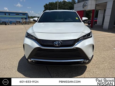 Used 2023 Toyota Venza XLE AWD/4WD image 13