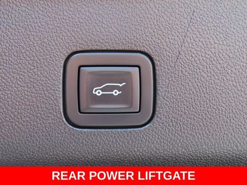 Used 2025 GMC Yukon Denali AWD/4WD image 33