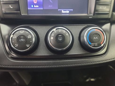 Used 2018 Toyota RAV4 LE image 34