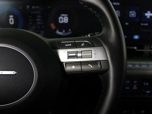 Certified 2025 Hyundai Kona SEL image 25