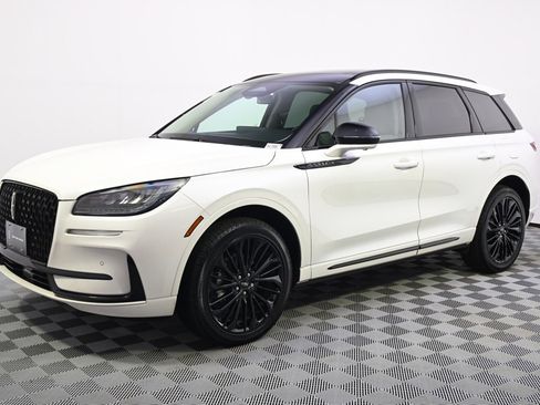 New 2025 Lincoln Corsair AWD w/ Equipment Group 101A image 2