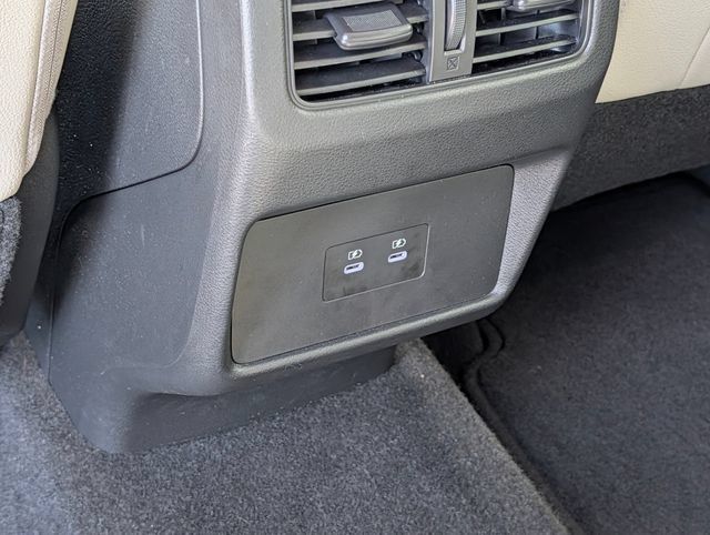 Used 2025 Nissan Rogue SL AWD/4WD image 15