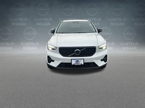 Used 2023 Volvo XC40 B5 Plus w/ Protection Package Premier image 41