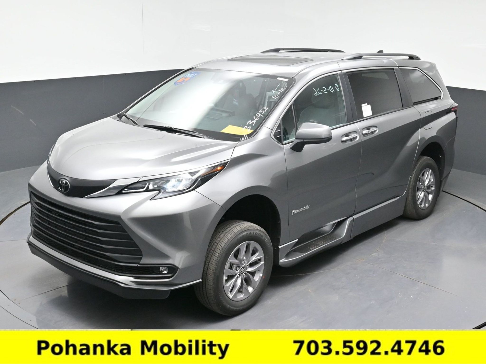 Used 2026 Toyota Sienna XLE FWD image 24