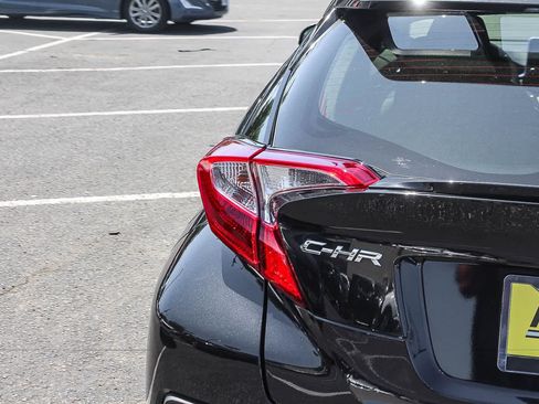 Used 2021 Toyota C-HR XLE FWD image 8