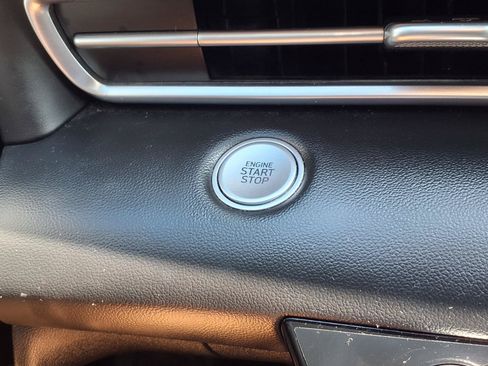 Used 2022 Hyundai Elantra SEL FWD image 11