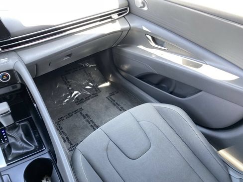 Used 2024 Hyundai Elantra SEL FWD image 18