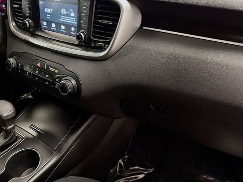 Used 2019 Kia Sorento AWD image 39