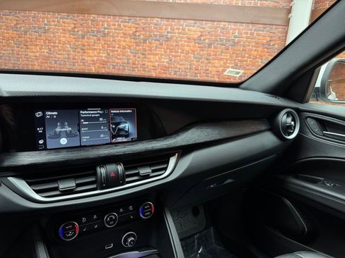 Used 2022 Alfa Romeo Stelvio Sprint image 17