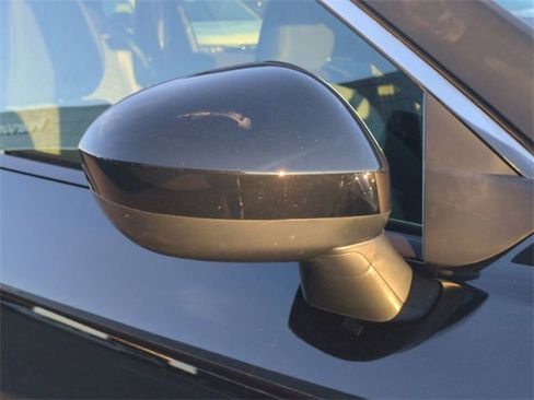 Used 2023 Nissan Rogue SV image 12