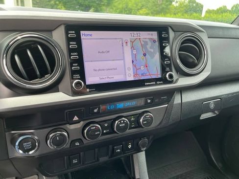 Used 2022 Toyota Tacoma TRD Sport w/ TRD Premium Sport Package AWD/4WD image 24