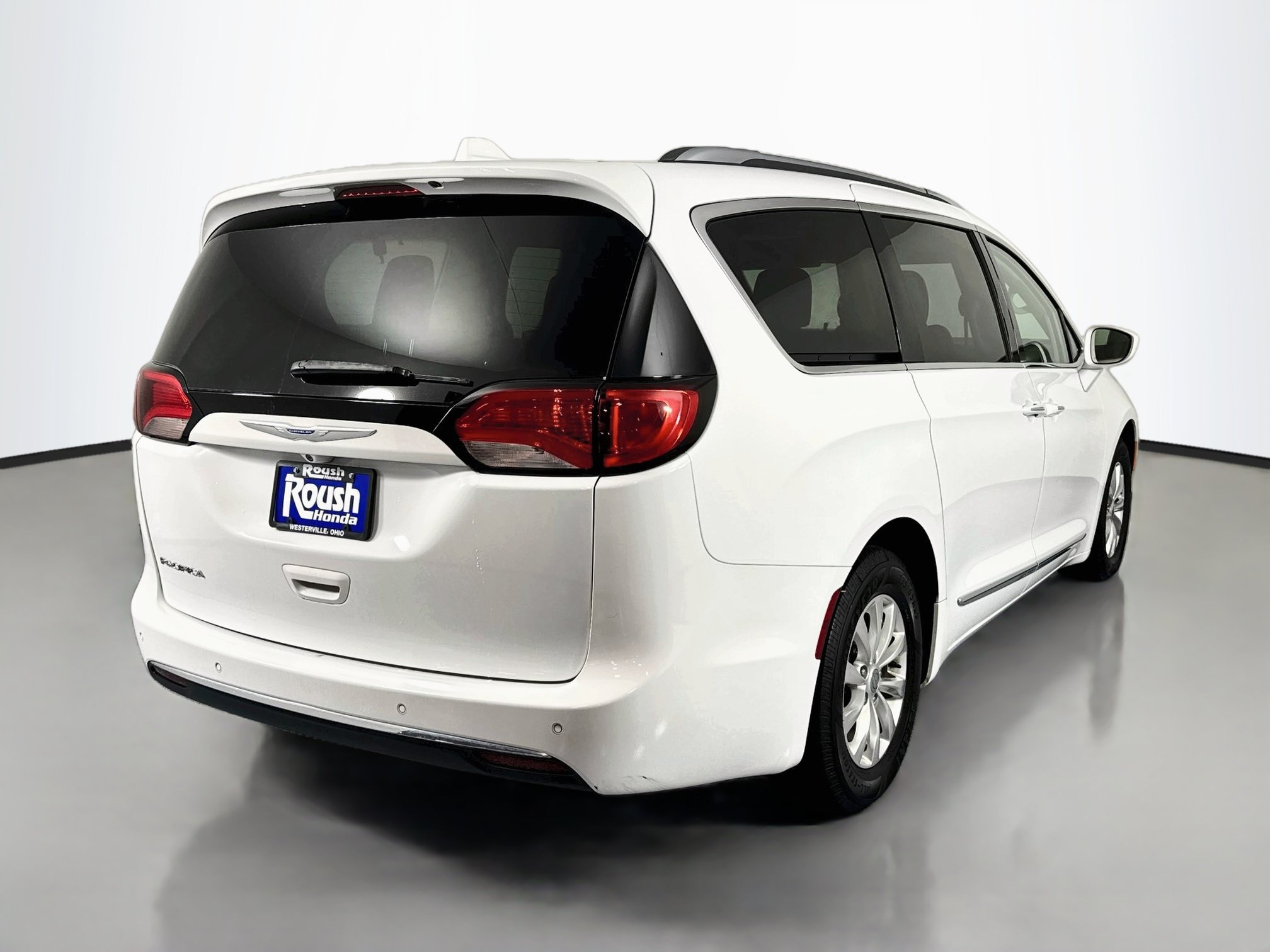 Used 2018 Chrysler Pacifica Touring-L FWD image 5