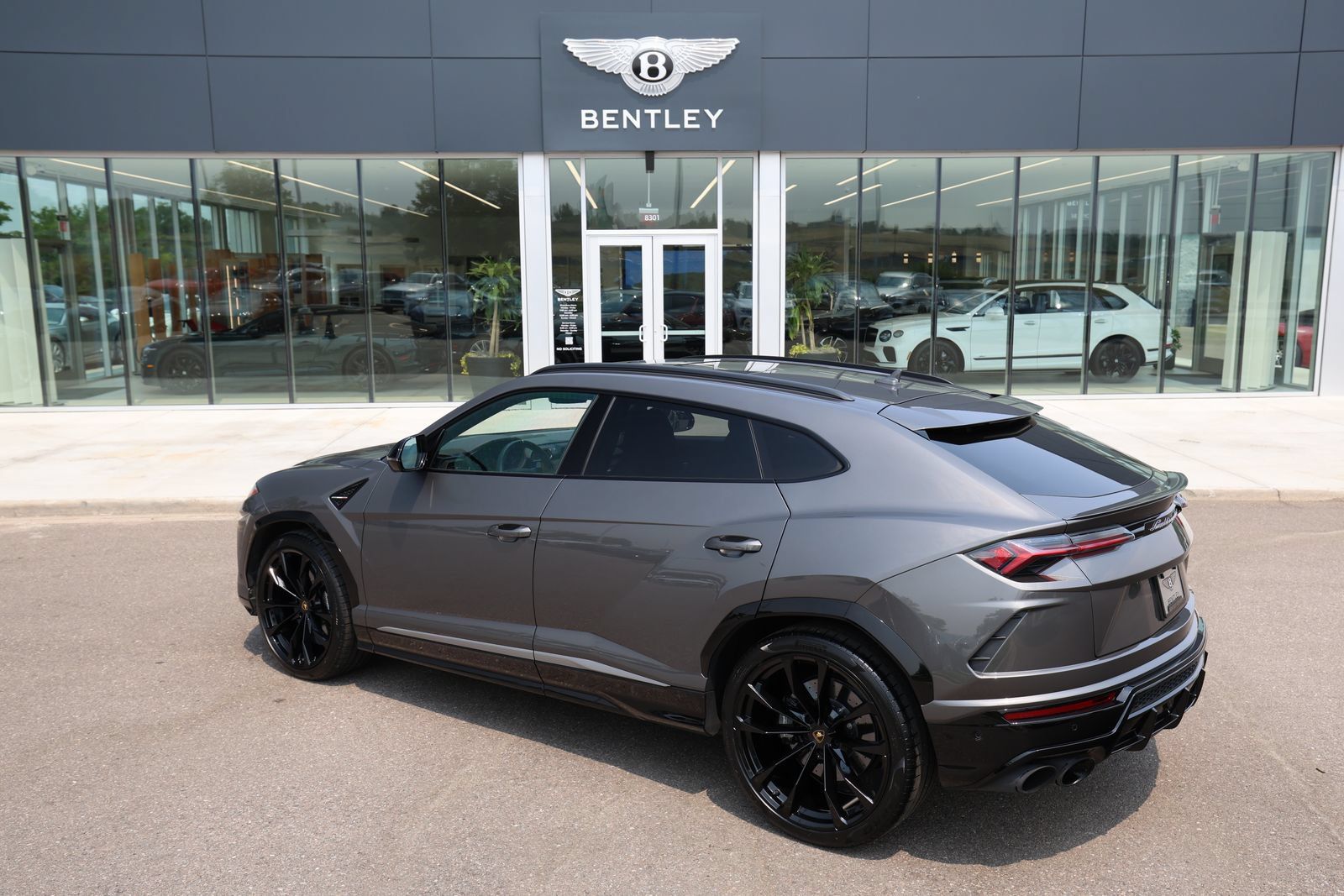 Used 2021 Lamborghini Urus AWD/4WD image 8