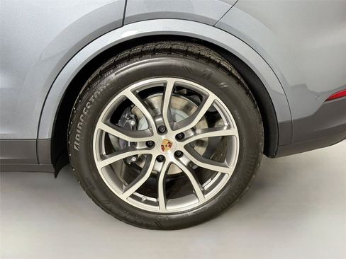 Certified 2026 Porsche Cayenne AWD/4WD image 12