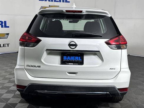 Used 2019 Nissan Rogue S image 4