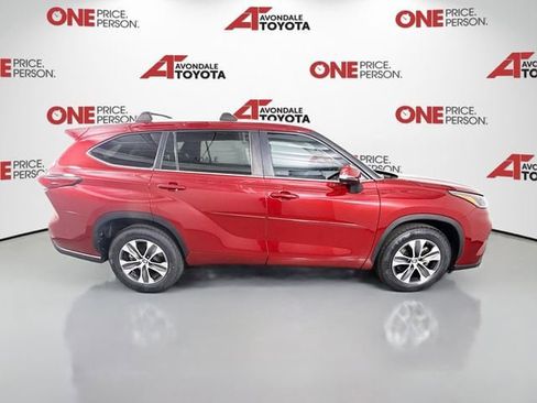 Used 2023 Toyota Highlander XLE FWD image 8