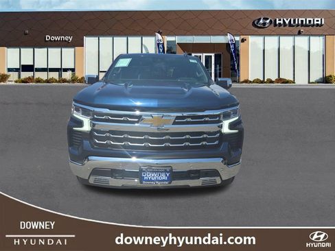 Used 2022 Chevrolet Silverado 1500 LTZ w/ LTZ Premium Package AWD/4WD image 8