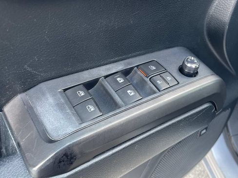 Used 2017 Toyota Tacoma TRD Off-Road AWD/4WD image 15