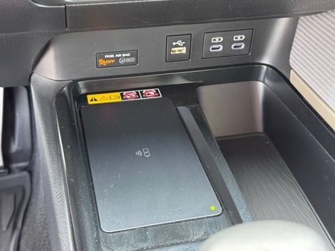 Used 2025 Toyota Camry SE FWD image 17