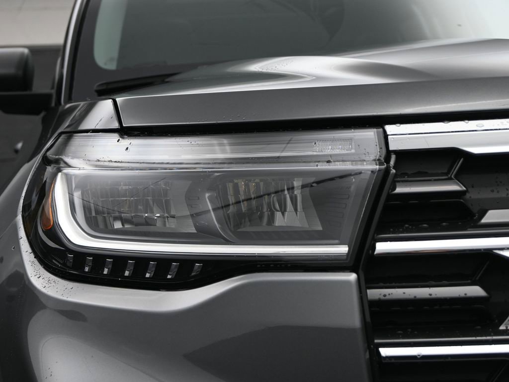 New 2026 Ford Explorer Active w/ Active Comfort Package AWD/4WD image 4