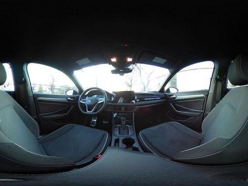 Used 2025 Volkswagen Jetta Sport image 40