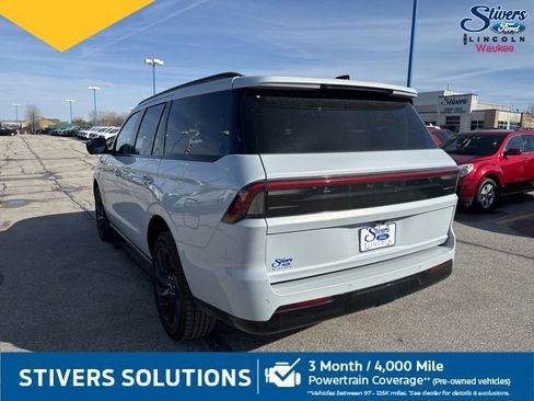 Used 2025 Lincoln Navigator Reserve w/ Jet Appearance Package image 8