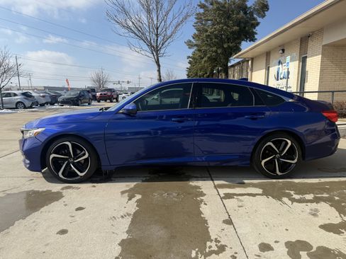 Used 2018 Honda Accord Sport image 4