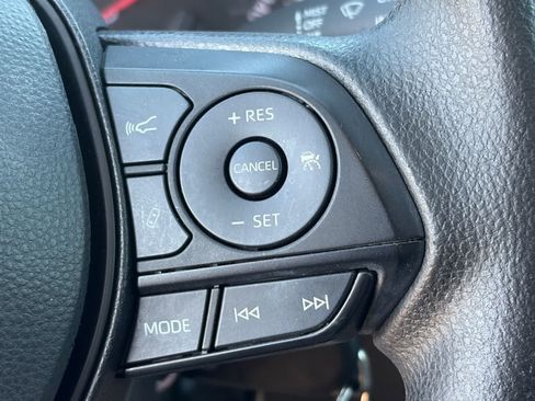 Used 2022 Toyota RAV4 LE FWD image 21