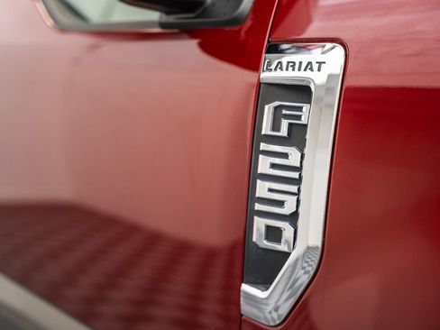 Used 2018 Ford F250 Lariat w/ Lariat Value Package AWD/4WD image 16