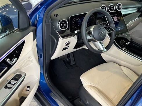 Used 2026 Mercedes-Benz GLC 300 image 7