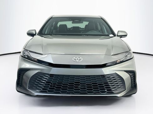 Used 2025 Toyota Camry SE FWD image 2