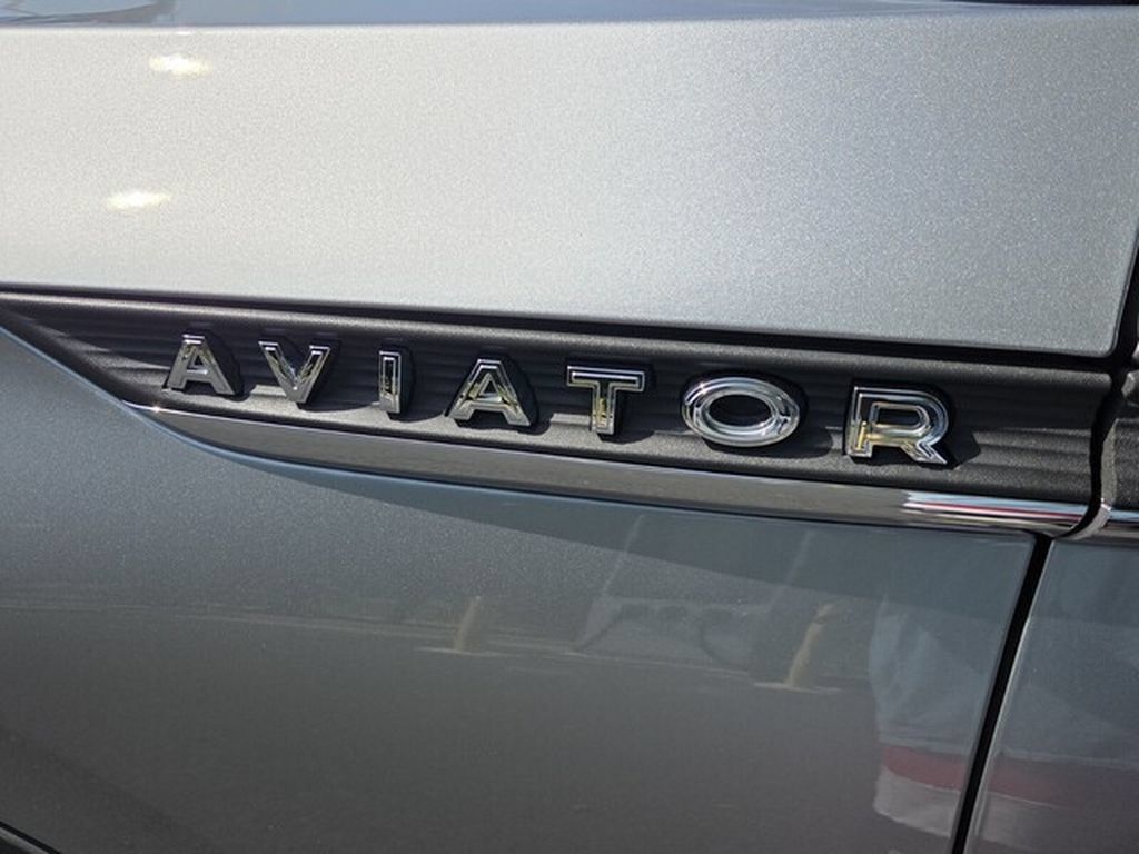 Used 2023 Lincoln Aviator Reserve w/ Equipment Group 201A AWD/4WD image 7
