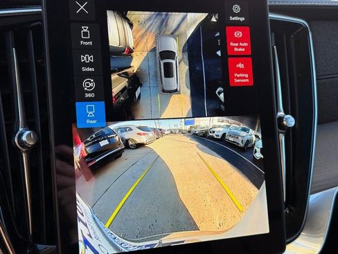 Certified 2025 Volvo XC90 B6 Plus image 22