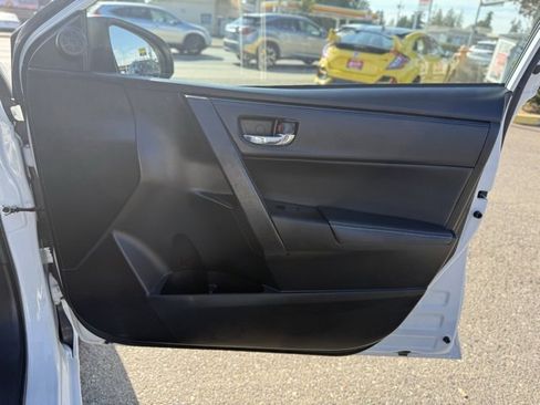 Used 2017 Toyota Corolla SE image 23