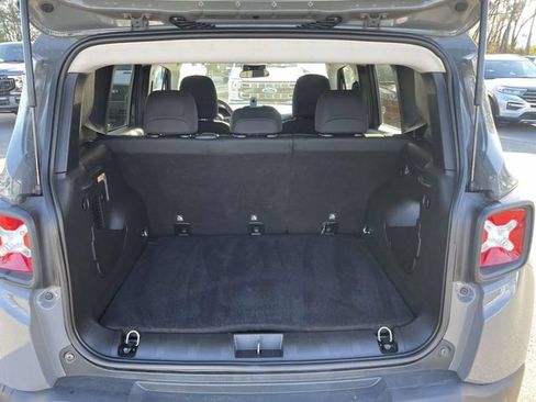 Used 2020 Jeep Renegade Latitude FWD image 9