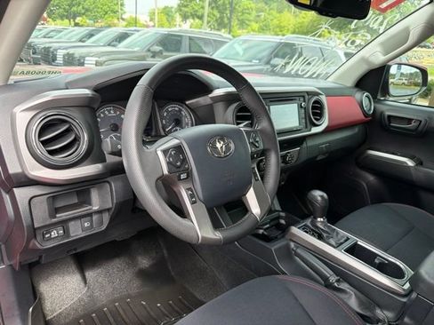 Used 2019 Toyota Tacoma SR5 AWD/4WD image 10