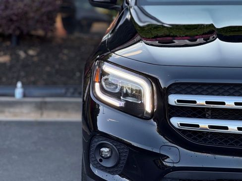 Used 2023 Mercedes-Benz GLB 250 4MATIC image 4