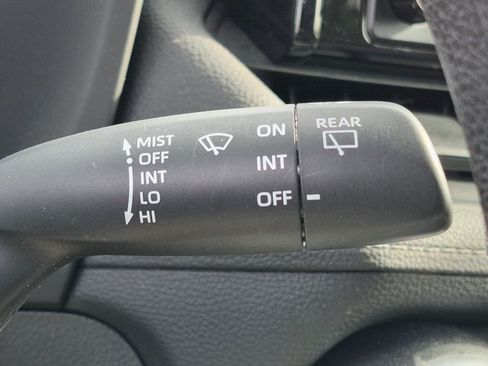Used 2019 Toyota RAV4 LE FWD image 9