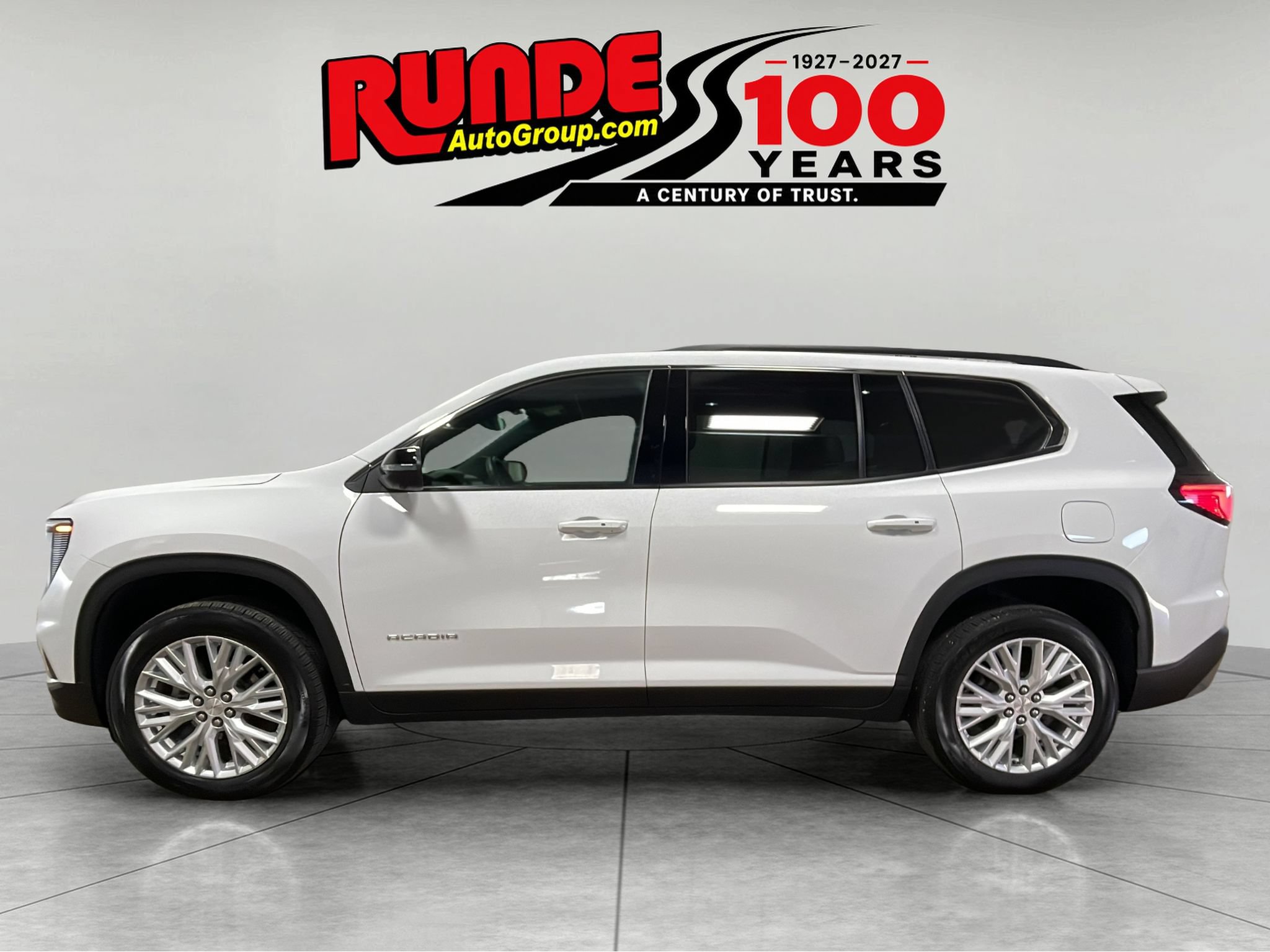 Used 2024 GMC Acadia Elevation w/ Trailering Package AWD/4WD image 2