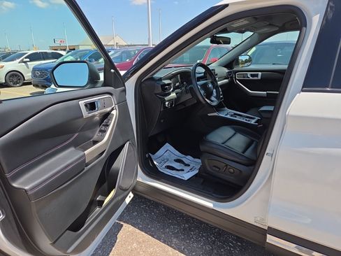 Certified 2022 Ford Explorer XLT w/ Equipment Group 202A AWD/4WD image 21