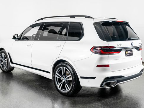 Used 2025 BMW X7 xDrive40i w/ M Sport Package image 13