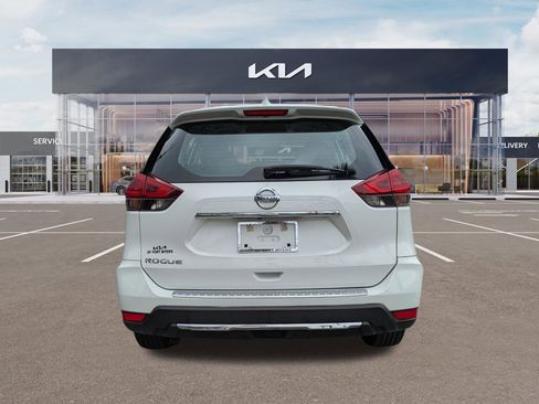 Used 2019 Nissan Rogue S image 5
