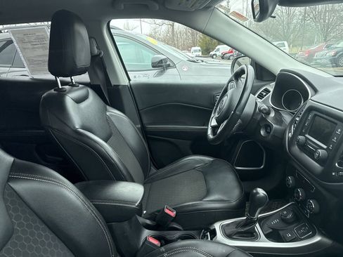 Used 2018 Jeep Compass Latitude w/ Cold Weather Group image 15