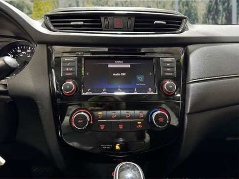 Used 2019 Nissan Rogue S image 15