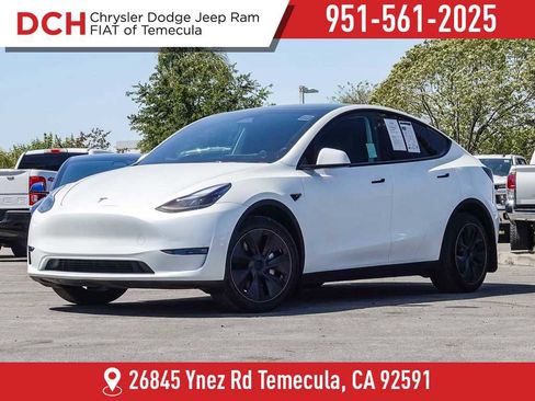 Used 2024 Tesla Model Y Long Range AWD/4WD image 1