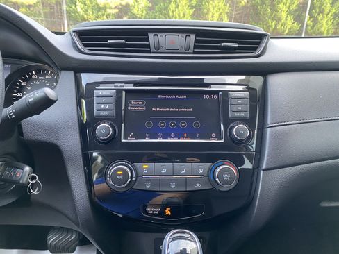 Used 2020 Nissan Rogue S AWD/4WD image 25