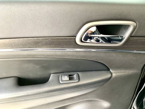 Used 2018 Jeep Grand Cherokee Limited image 20