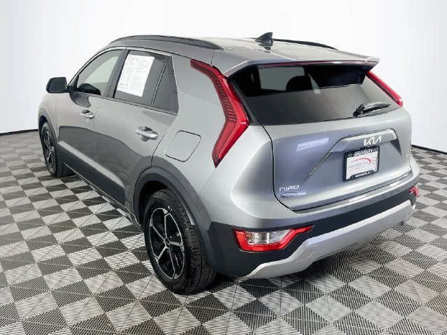 Used 2025 Kia Niro LX FWD image 6