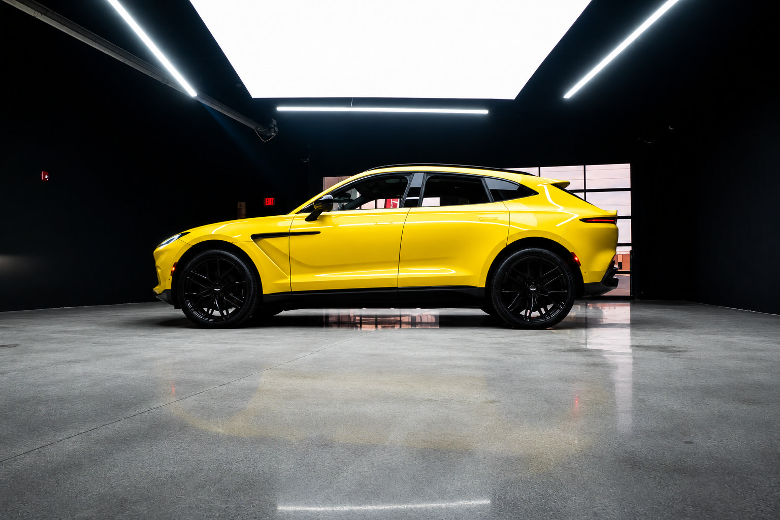 Used 2022 Aston Martin DBX AWD/4WD image 10